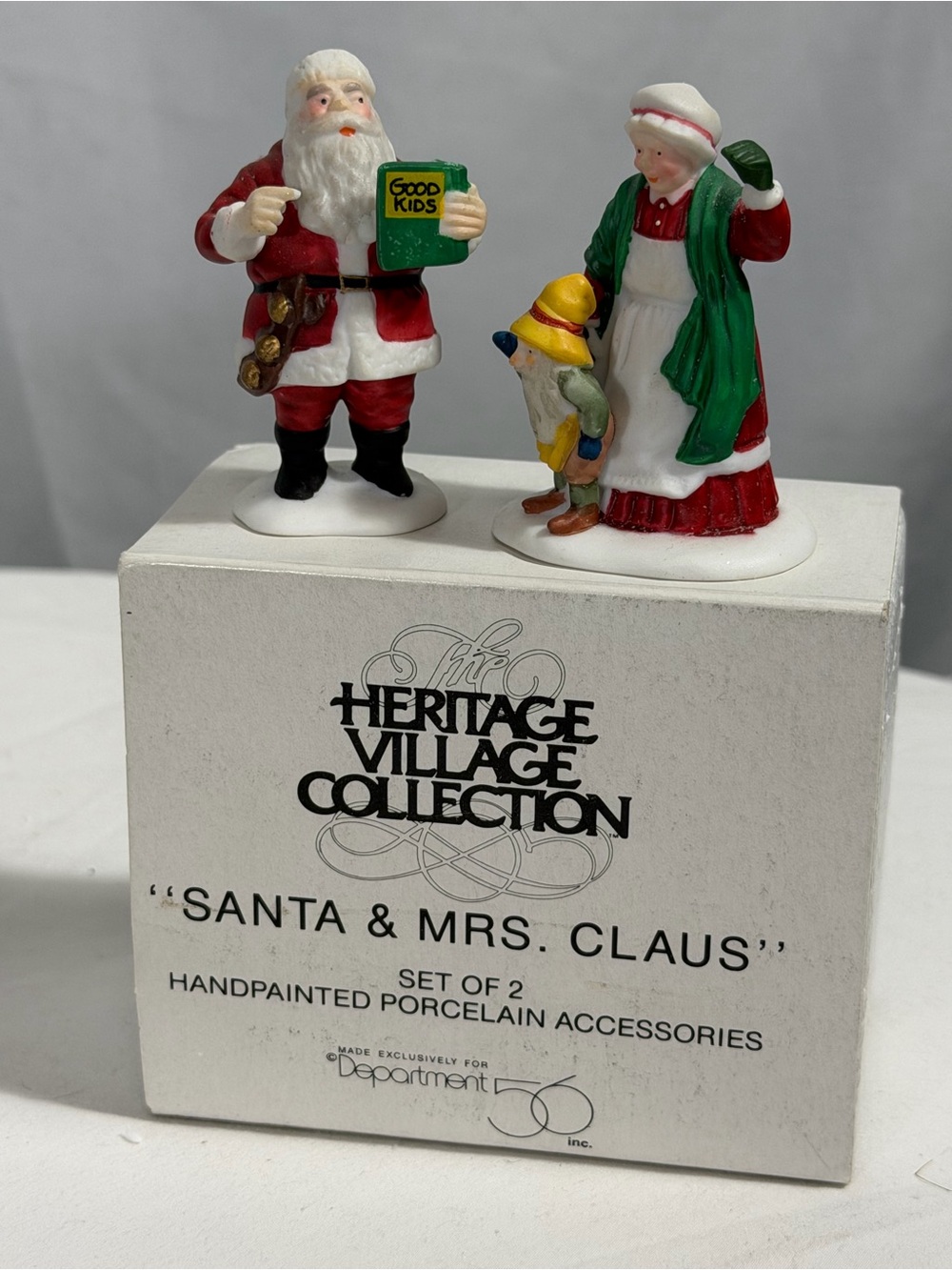 Department 56 North Pole Series Santa & Mrs.
Claus Christmas Village